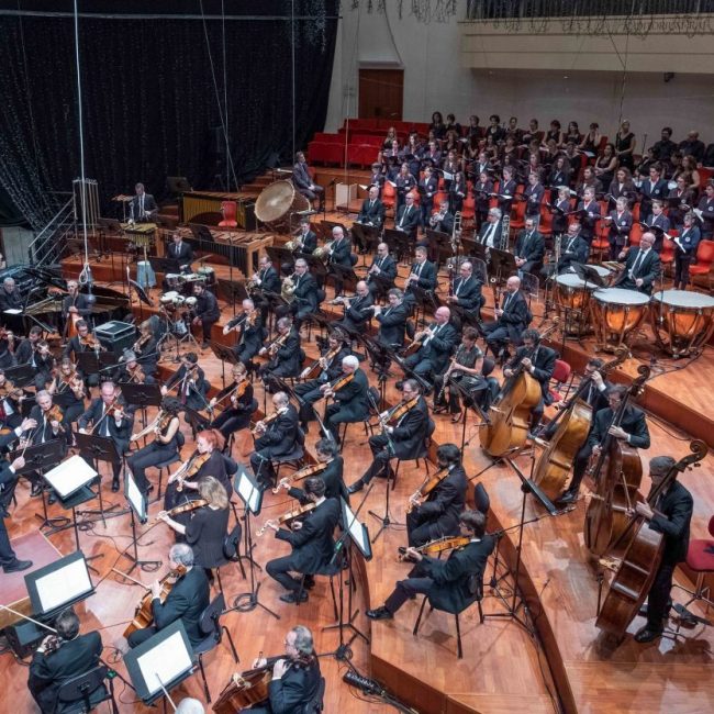 Stefano Fonzi dirige l'orchestra sinfonica nazionale della Rai